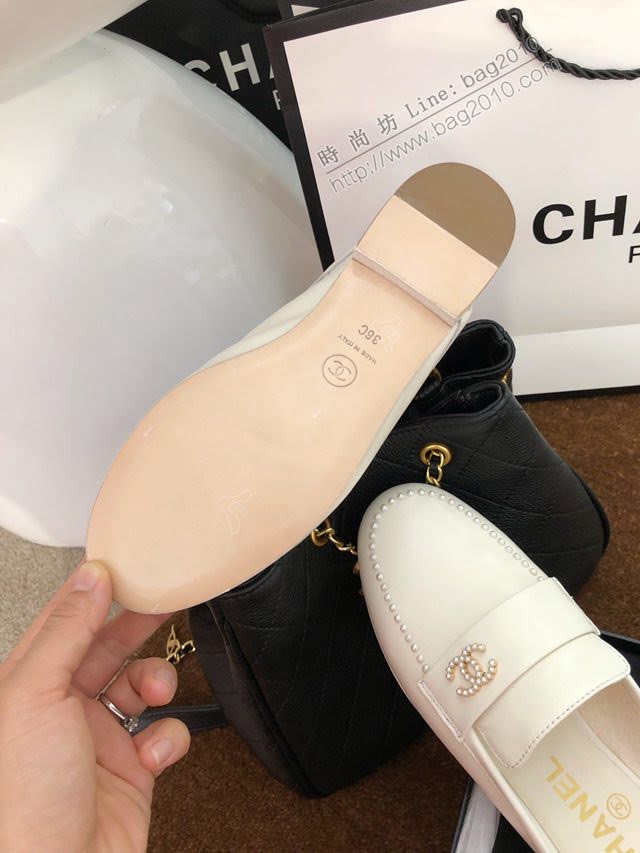 Chanel女鞋 香奈兒2020春夏頂級涼鞋系列 大扣小珍珠 Chanel爆款休閒女單皮鞋  naq1314